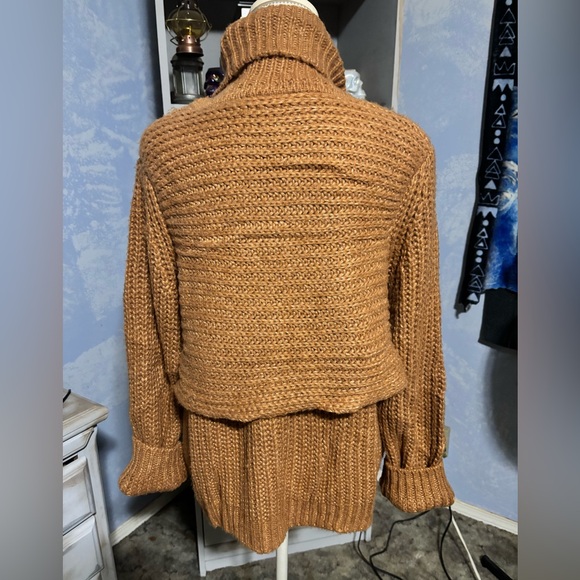 Mason Camel turtle Neck Sweater knit designer large #cottage core #knit - Picture 11 of 14